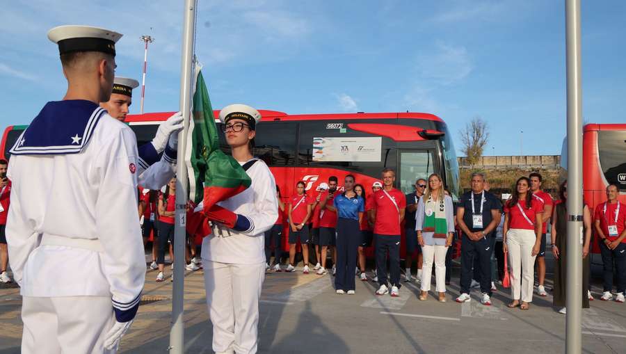 O momento que içaram a bandeira de Portugal O momento que içaram a bandeira de Portugal
