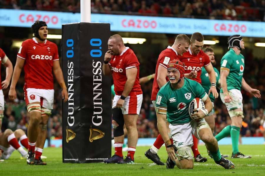 Vroege tries van Ierland zorgen voor daverende 34-10 Six Nations-zege in Wales