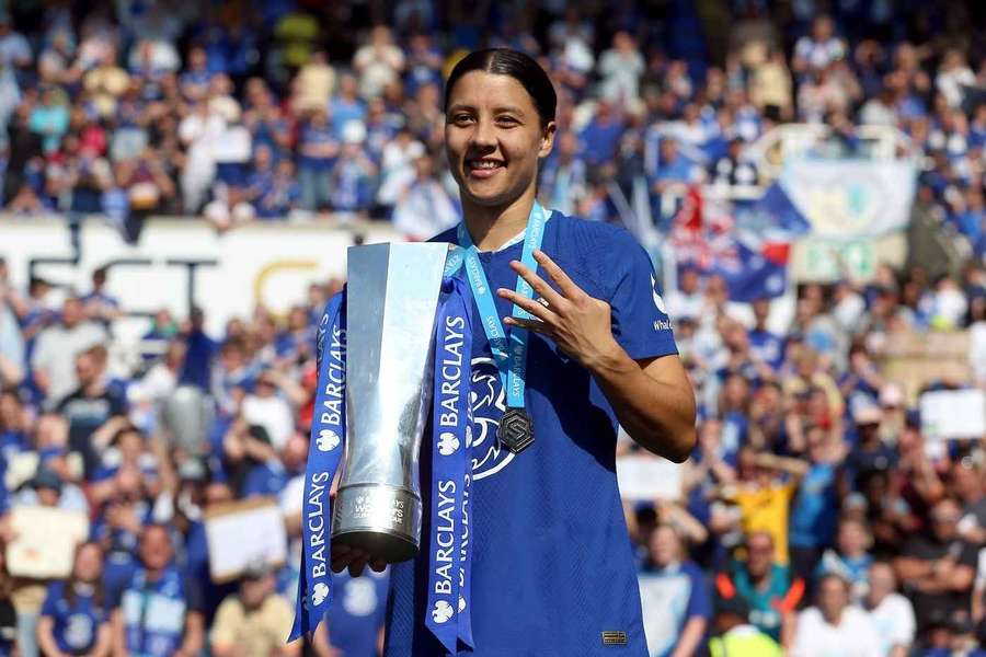 Sam Kerr świętuje jeden ze swoich tytułów