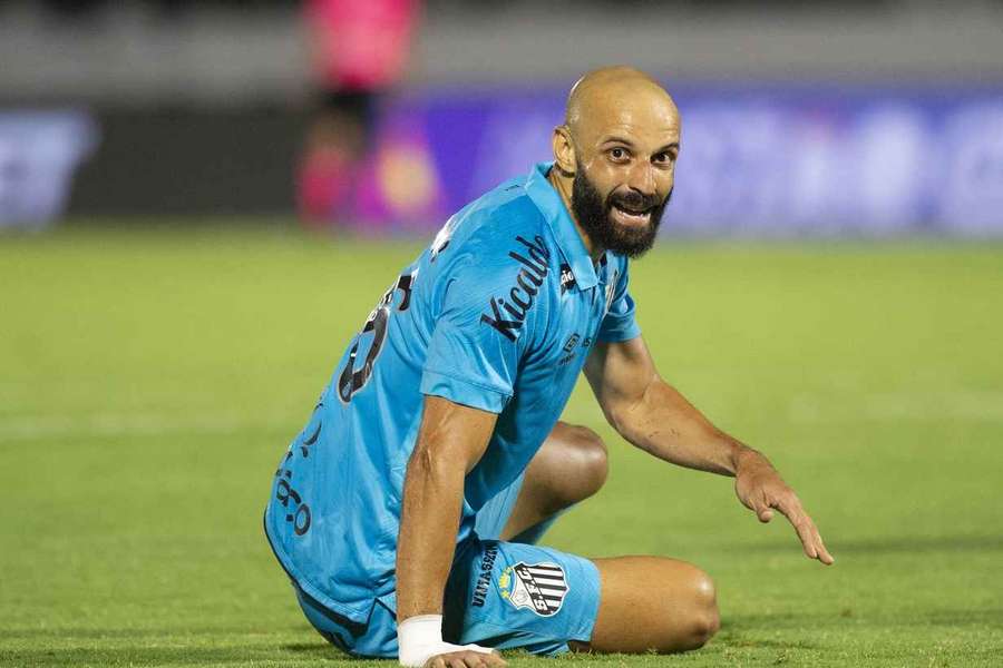 O Santos vacilou no fim e deixou a vitória escapar