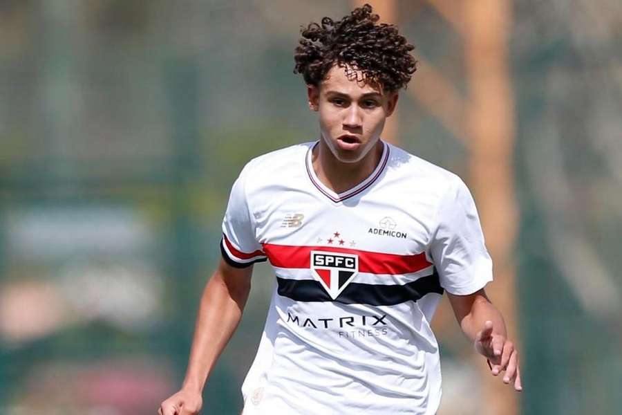 Gustavo Zabarelli, médio de 16 anos do São Paulo