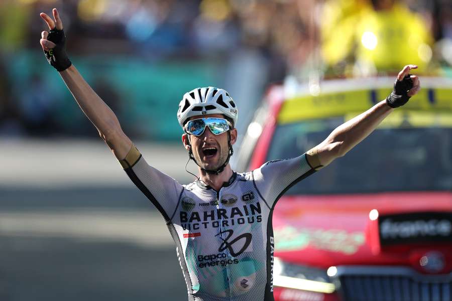 Die Tour de France im Liveticker: Vingegaard (gelbes Trikot) duelliert sich mit Tadej Pogacar um den Gesamtsieg