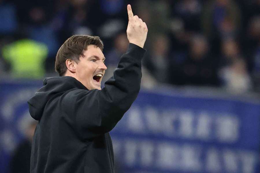 Merlin Polzin an der Seitenlinie. Merlin Polzin an der Seitenlinie.