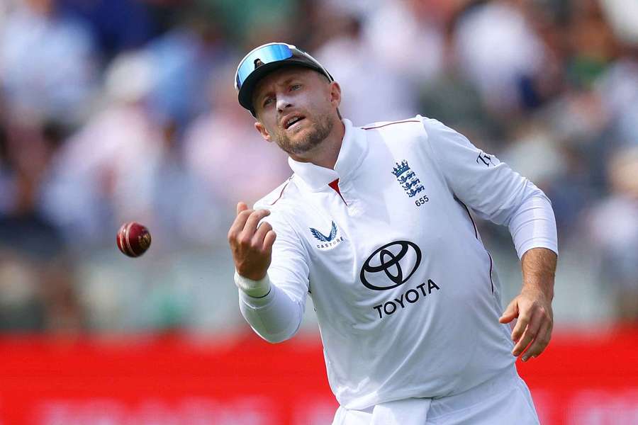 Root says new balls behind batsmen's struggles in England Root says new balls behind batsmen's struggles in England