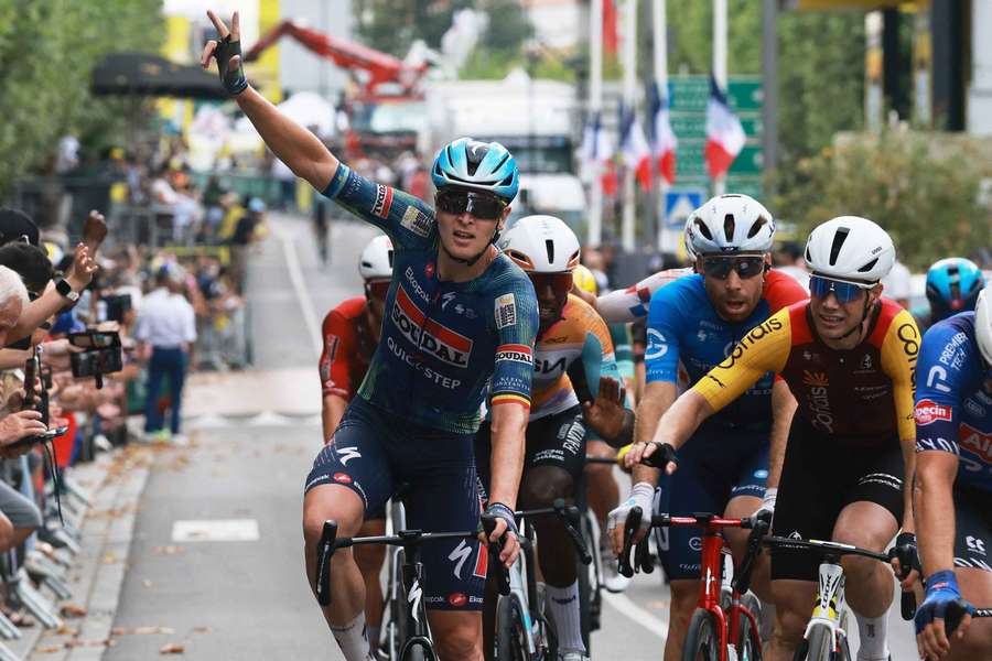 Merlier vyhrál 12. etapu cyklistické Tour de France. Merlier vyhrál 12. etapu cyklistické Tour de France.