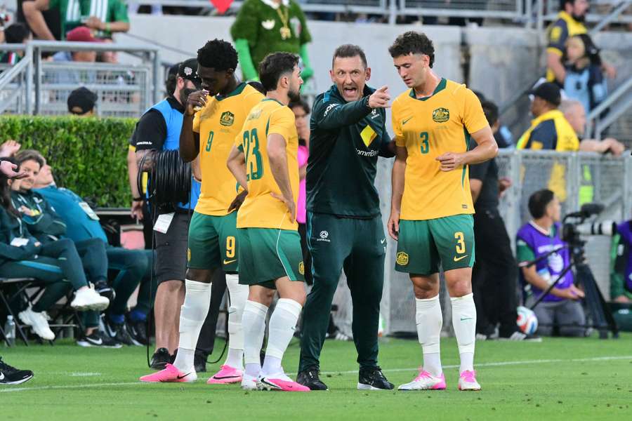Tony Popovic gives instructions during Australia's recent 1-0 friendly loss to Mexico.