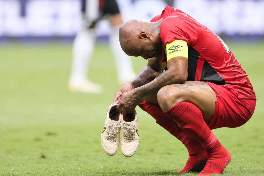 Thiago Heleno, do Athletico-PR, após a derrota com o Galo que selou a despromoção Thiago Heleno, do Athletico-PR, após a derrota com o Galo que selou a despromoção