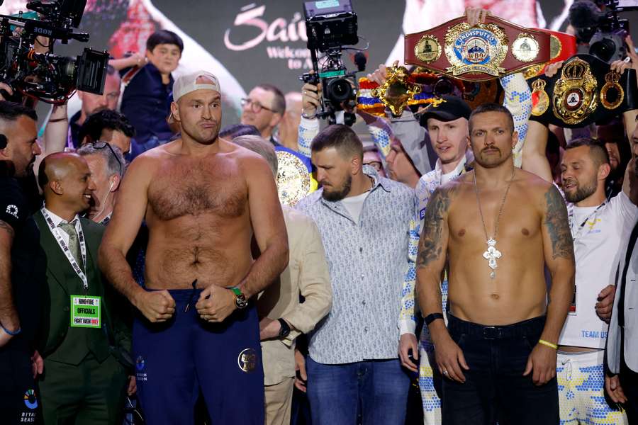 Tyson Fury y Oleksandr Usyk se enfrentaron en el pesaje