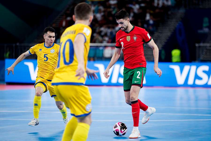 André Coelho fez a única falta de Portugal na primeira parte