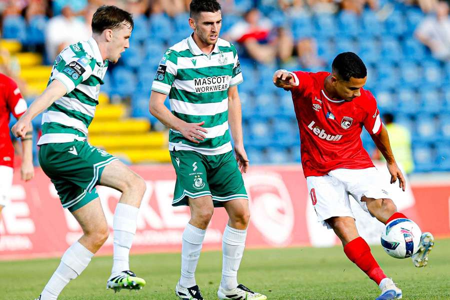 Santa Clara perdeu com o Shamrock Rovers em Ponta Delgada