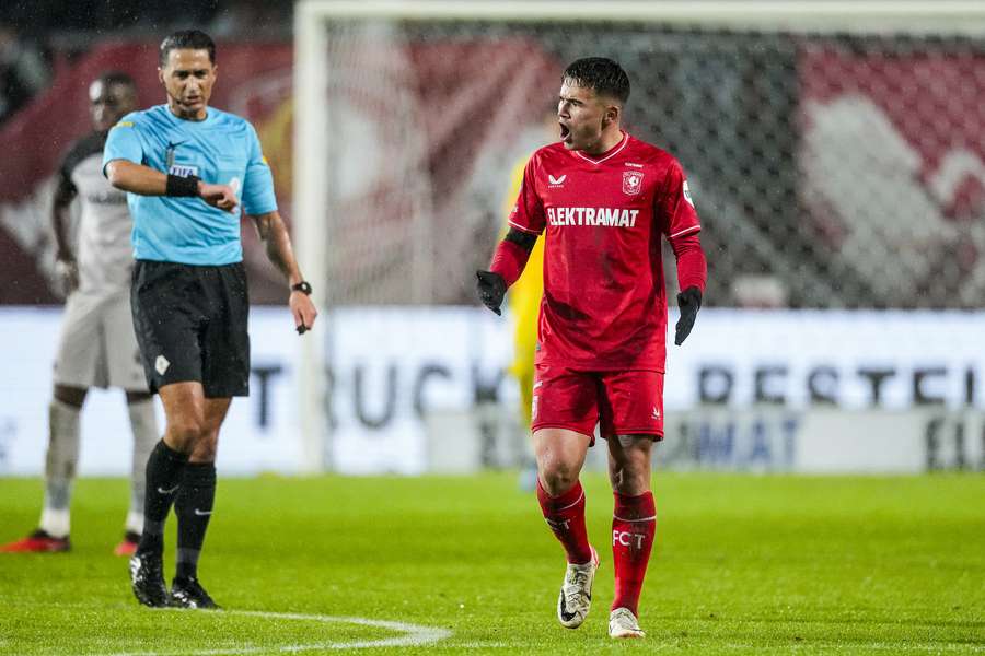 Manfred Ugalde is bezig aan zijn derde seizoen bij FC Twente