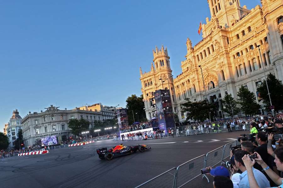 Sergio Perez cet été dans Madrid à l'occasion d'une course d'exhibition. 