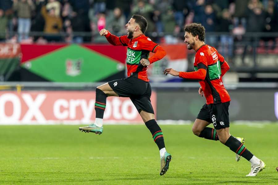 Calvin Verdonk viert na een fraai genomen vrije trap de 1-0 voor NEC Calvin Verdonk viert na een fraai genomen vrije trap de 1-0 voor NEC