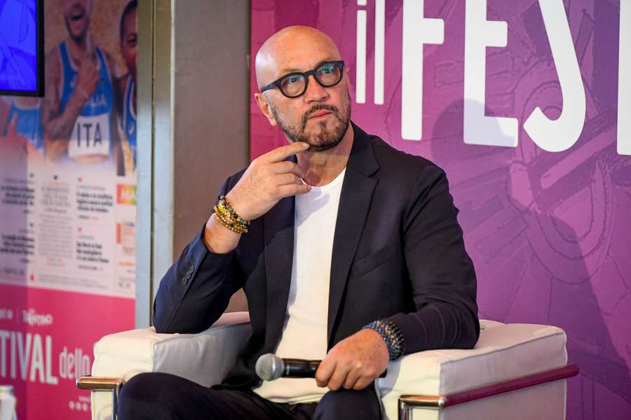 Walter Zenga nu mai este antrenorul echipei Emirates Club