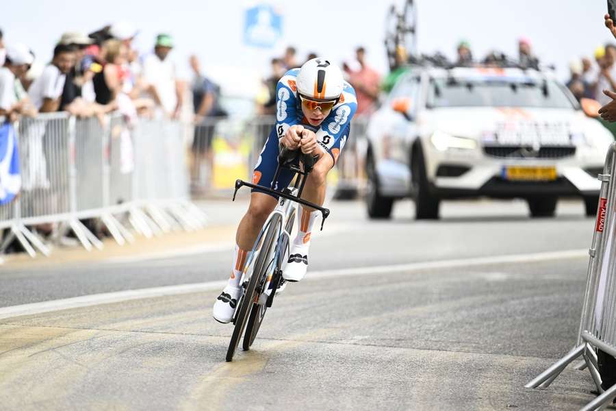 Frank van den Broek tijdens de tijdrit in de Tour