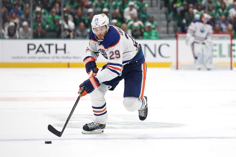 Leon Draisaitl und seine Edmonton Oilers wurden von Avalanche überrollt. Leon Draisaitl und seine Edmonton Oilers wurden von Avalanche überrollt.