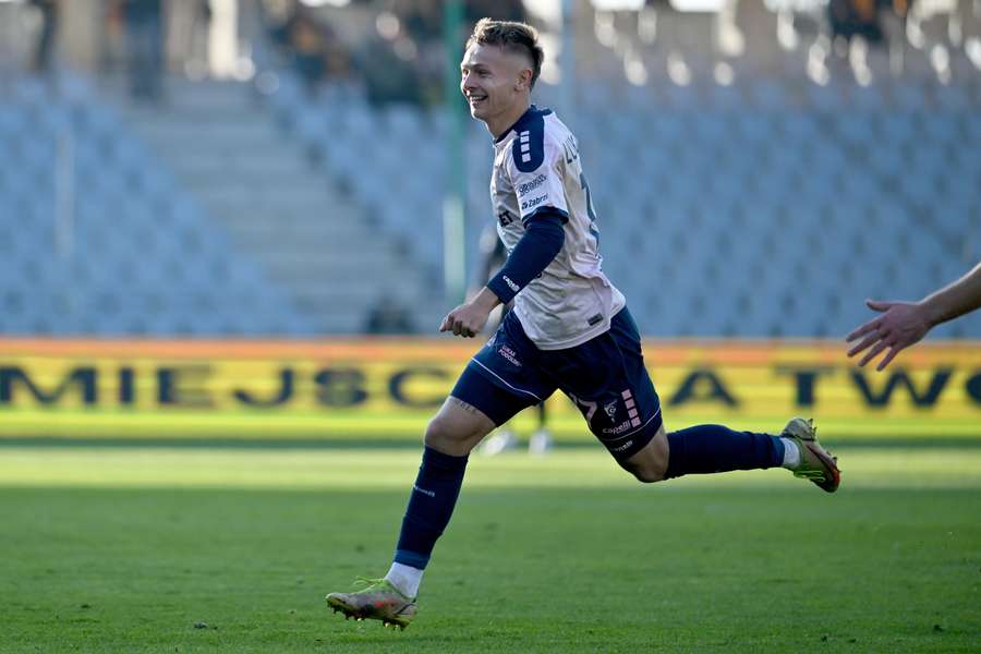 Kielce, 01.12.2024. Zawodnik Górnika Zabrze Kamil Lukoszek cieszy się z bramki zdobytej podczas meczu z Koroną Kielce. Kielce, 01.12.2024. Zawodnik Górnika Zabrze Kamil Lukoszek cieszy się z bramki zdobytej podczas meczu z Koroną Kielce.