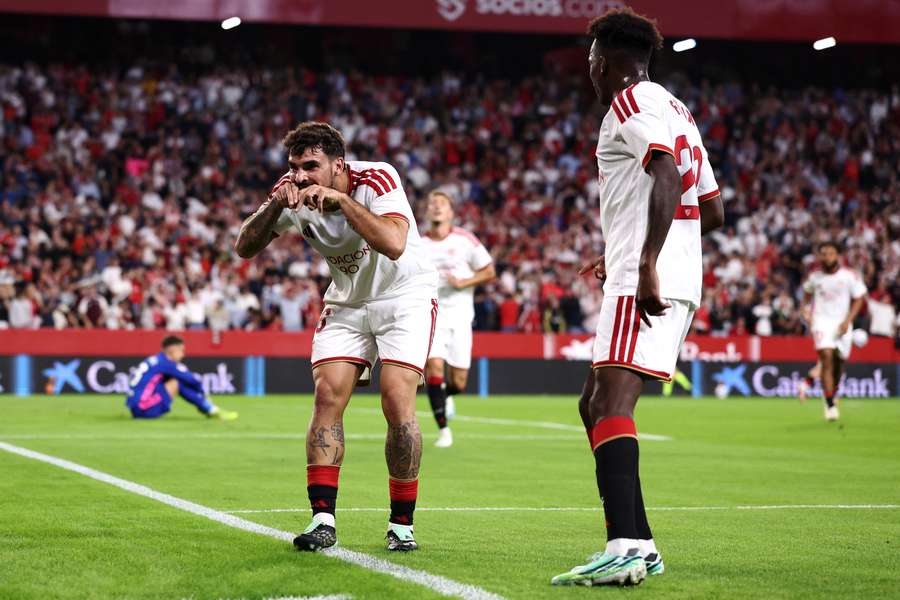 Isaac, celebrando su gol Isaac, celebrando su gol