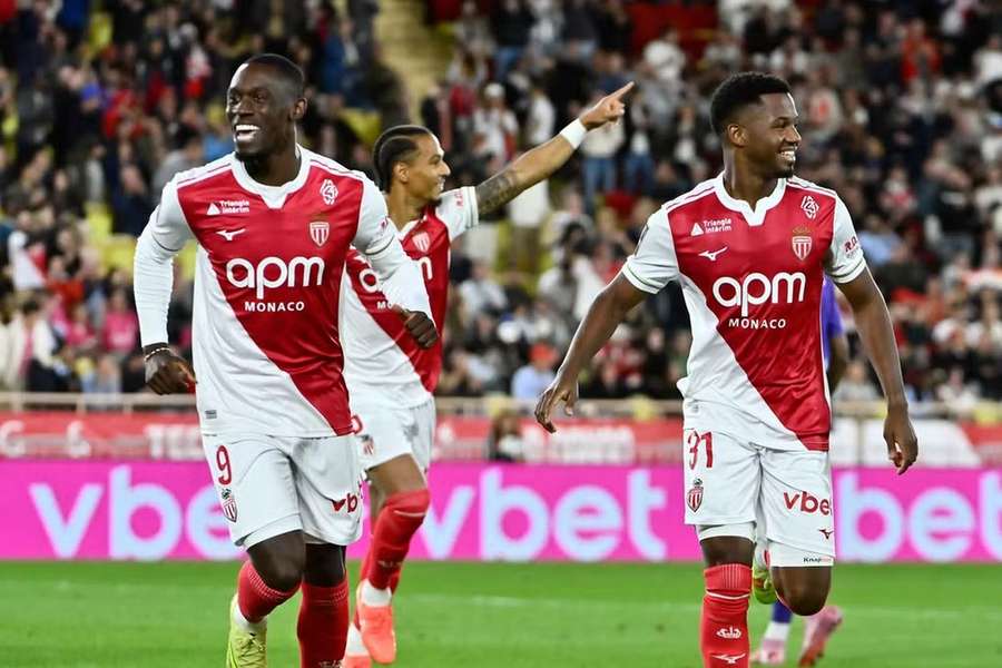 Salisu fez o golo da vitória do Mónaco logo aos 3 minutos Salisu fez o golo da vitória do Mónaco logo aos 3 minutos