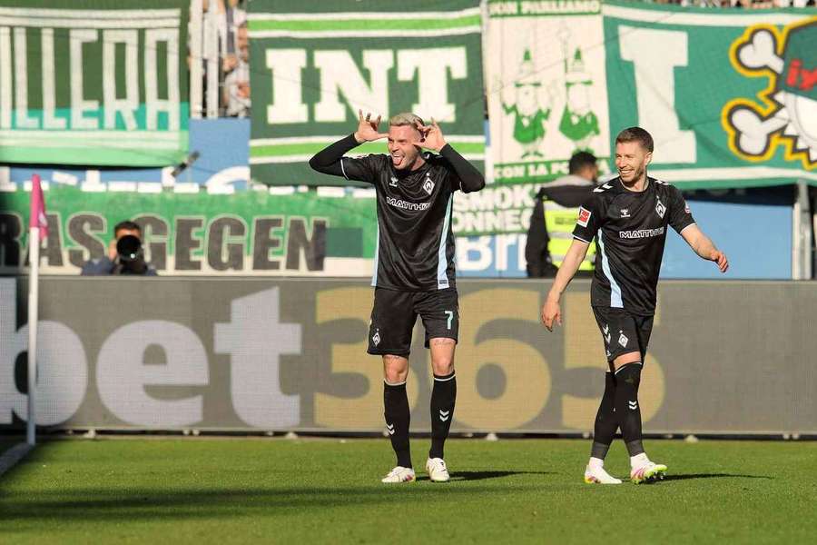 Duksch kommt diese Saison in 29 Pflichtspielen auf 17 Scorerpunkte.