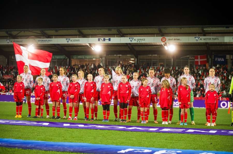 Der er kvindefodbold på landsdækkende tv til danskerne de næste tre år.