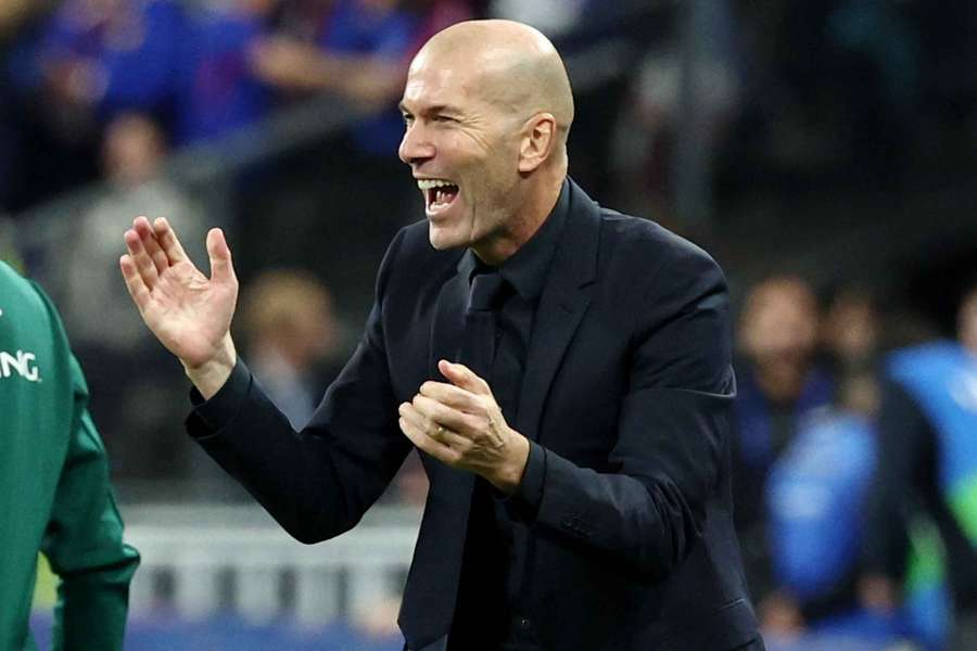 Trener Francji Zidane zadebiutował u siebie remisem z Włochami. Trener Francji Zidane zadebiutował u siebie remisem z Włochami.
