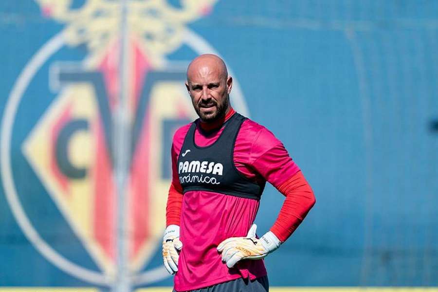  Reina announces Villarreal departure