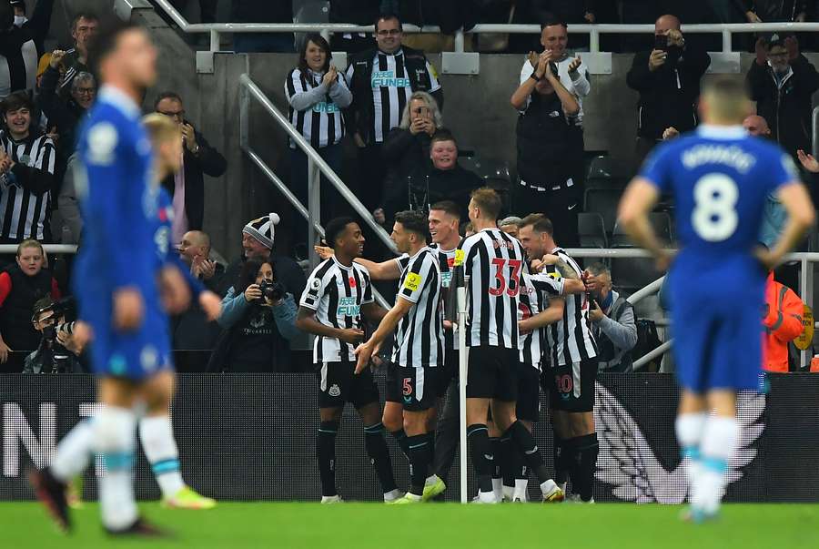 Os festejos do Newcastle após o golo de Willock, aos 67 minutos
