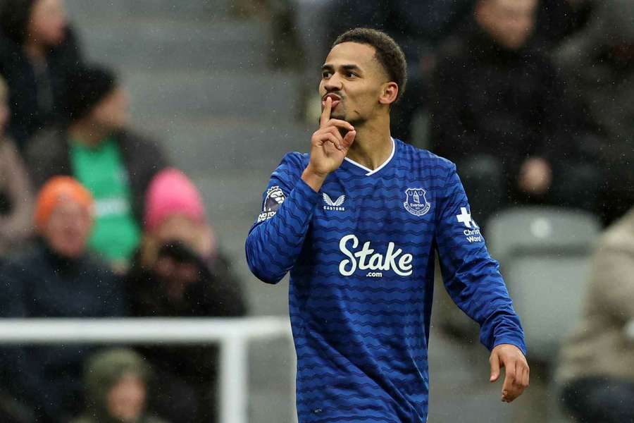Everton's Iliman Ndiaye celebrates Thierno Barry scoring their third goal