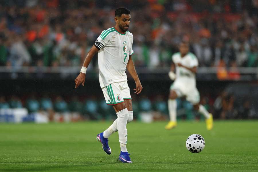Riyad Mahrez à l'œuvre lors du match amical entre les Pays-Bas et l’Algérie disputé au stade De Kuip de Rotterdam, le 3 juin 2026.