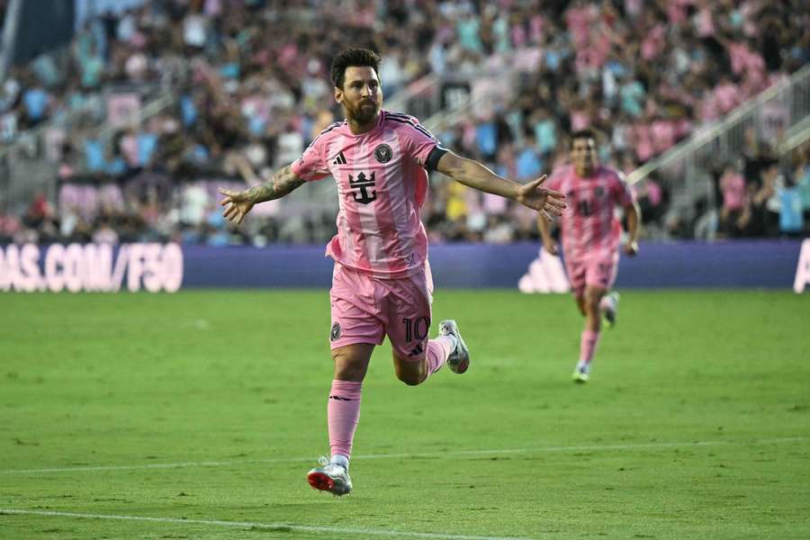 Messi célébrant son premier but de la soirée.