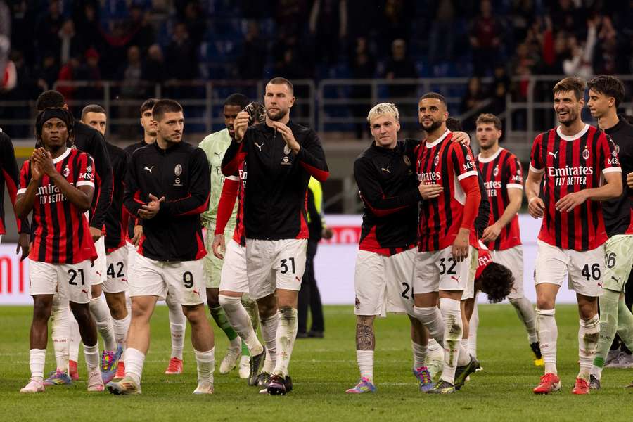 Milan após a vitória sobre o Bolonha