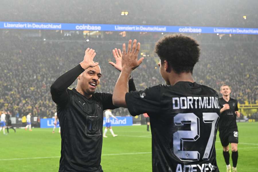 Borussia Dortmund nestelt zich na ruime zege op Herta BSC naast koplopers