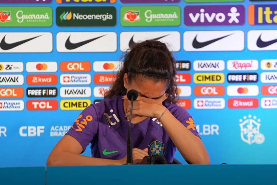 A jogadora chegou para substituir a colega