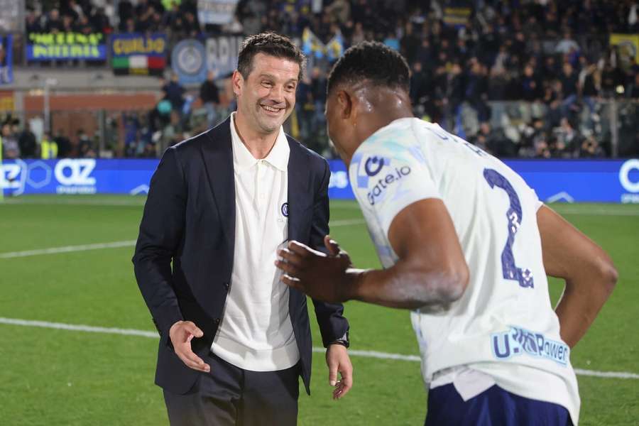 Cristi Chivu și Denzel Dumfries
