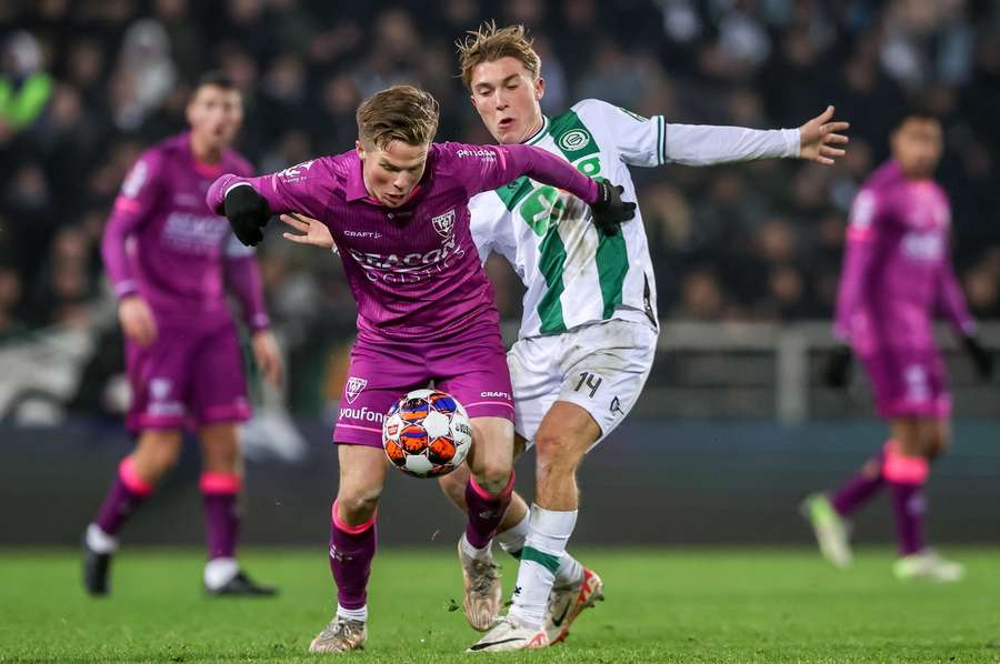 Levi Smans (L) in duel met Jorg Schreuders