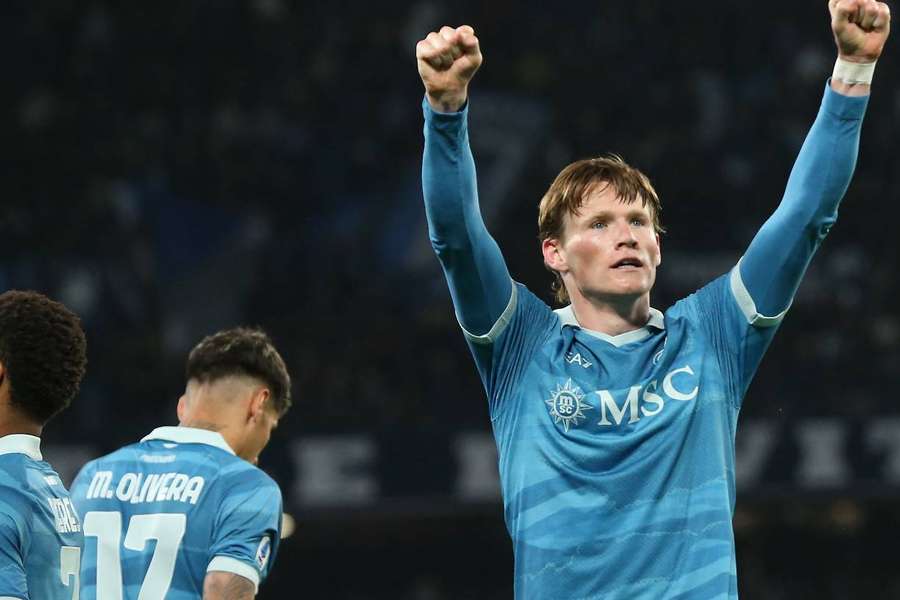 Naples répond à l'Inter et revient à trois points