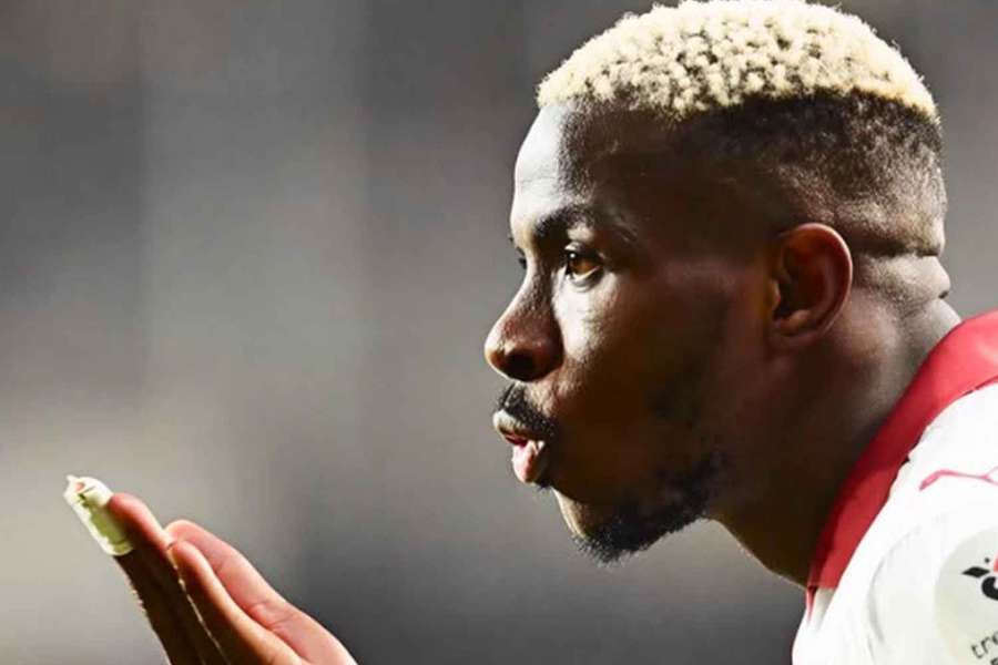 Útočník Galatasaraye Victor Osimhen je spojován s Bayernem Mnichov