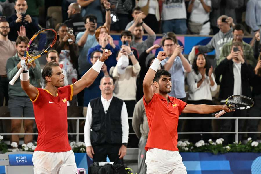 Rafael Nadal en Carlos Alcaraz mogen de armen in de lucht steken