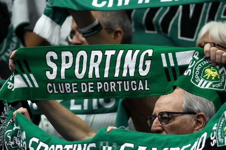 Adeptos no apoio à equipa