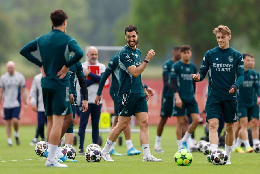 Arsenal star resorted to using "mobility scooter" and tried not to cry during injury spell