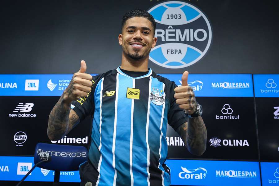 Grêmio apresenta o lateral-direito Diego Caito