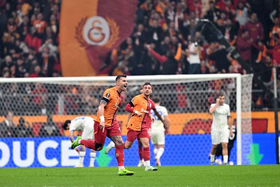 Galatasaray esteve a vencer por dois golos de diferença