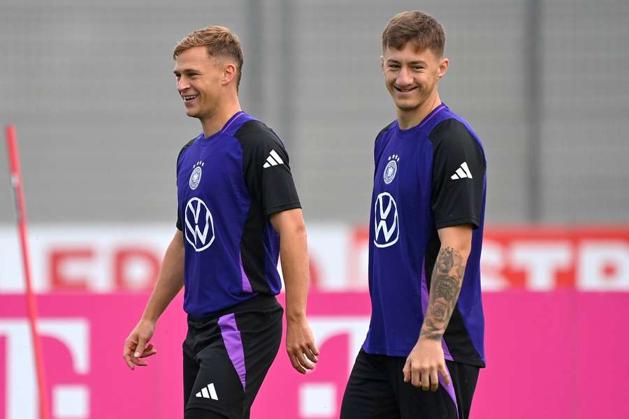 Joshua Kimmich (l.) lobte Stiller vor dem Auftakt in die Nations League