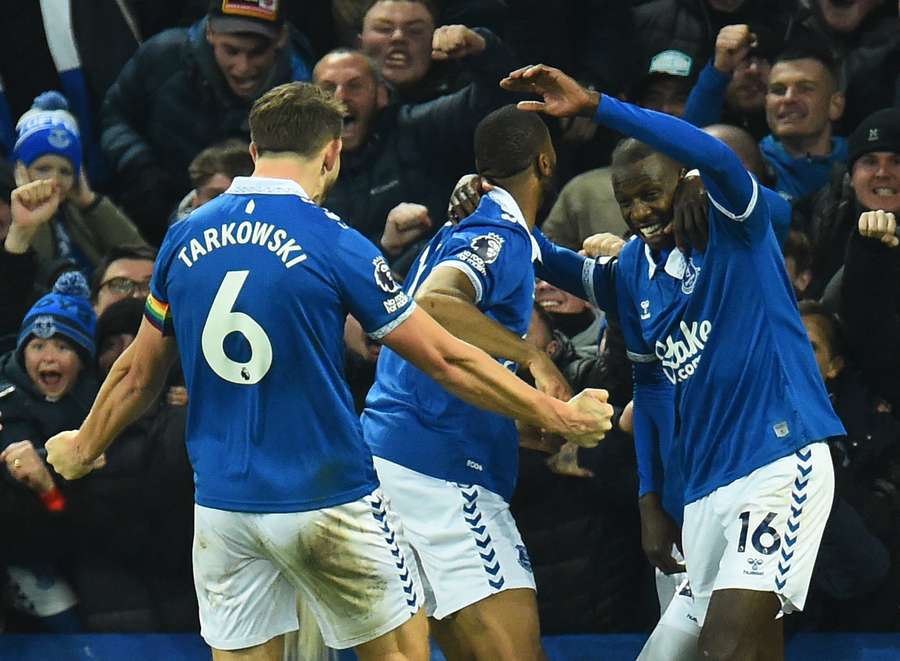 Everton's French midfielder #16 Abdoulaye Doucoure (R) celebrates scoring the team's second goal