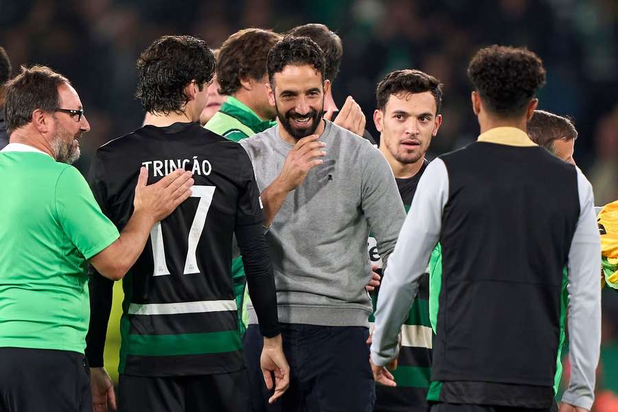 Amorim slaví vítězství Sportingu 4:1 nad Manchesterem City. Amorim slaví vítězství Sportingu 4:1 nad Manchesterem City.