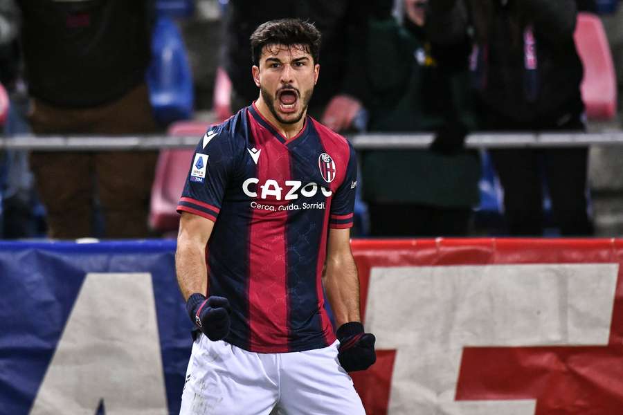 Riccardo Orsolini z Boloni si v zápase proti Spezii připsal gól a asistenci.