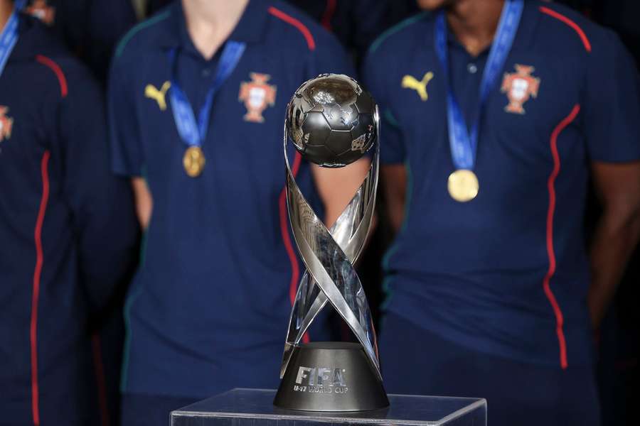 Troféu da Seleção Nacional de Sub-17 pela conquista do título mundial no Campeonato do Mundo Sub-17 Troféu da Seleção Nacional de Sub-17 pela conquista do título mundial no Campeonato do Mundo Sub-17