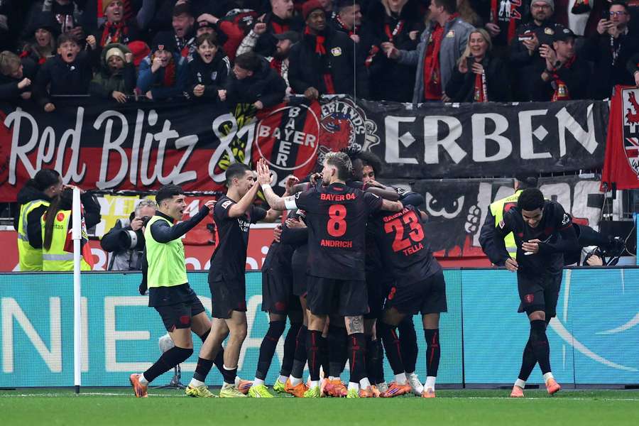 Leverkusen po dvou ligových porážkách zabral, Kolín doma zdolal 2:0. Leverkusen po dvou ligových porážkách zabral, Kolín doma zdolal 2:0.