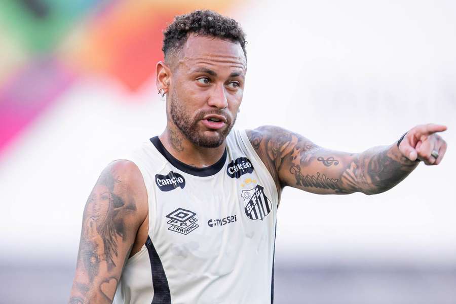Neymar está fora de Cruzeiro x Santos